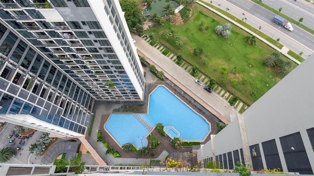 Mình cần bán căn hộ (2pn (góc)), (70m2), (sổ đỏ), (hướng nam), (giá 5,5 tỷ) tại eco green, q7