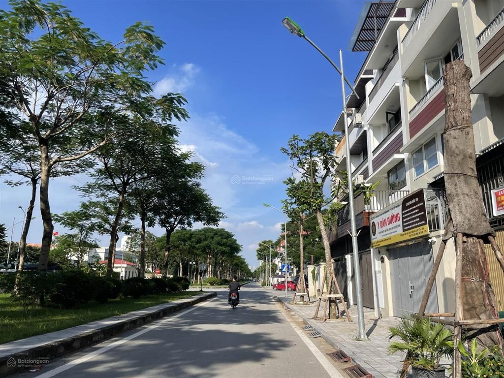 Bán nhanh liền kề kđt an hưng 82,5m2 x 4,5 tầng mặt đường 32m