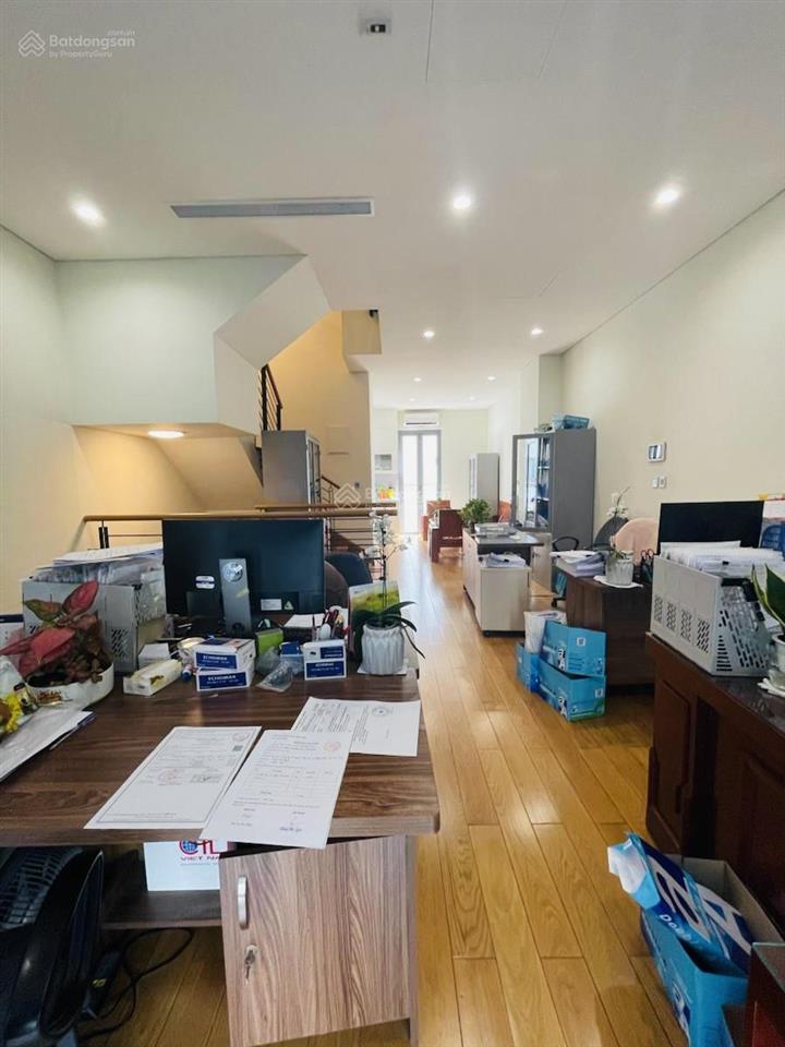 Toà văn phòng có 102 nguyễn thị định! thang máy, ô tô tránh, vỉa hè, thông kinh doanh. 68m2*6t