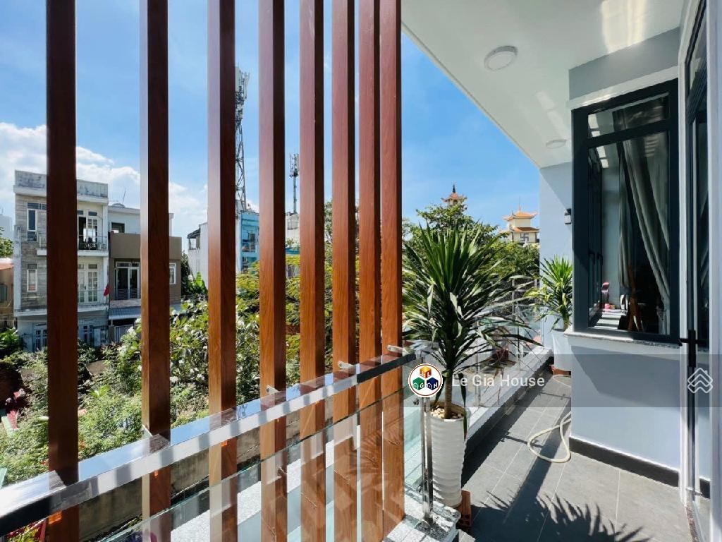 9.3 tỷ  ngang 6m  nhà 3 tầng hoàn công đầy đủ  hxh đỗ cửa