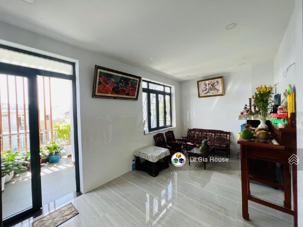 9.3 tỷ  ngang 6m  nhà 3 tầng hoàn công đầy đủ  hxh đỗ cửa