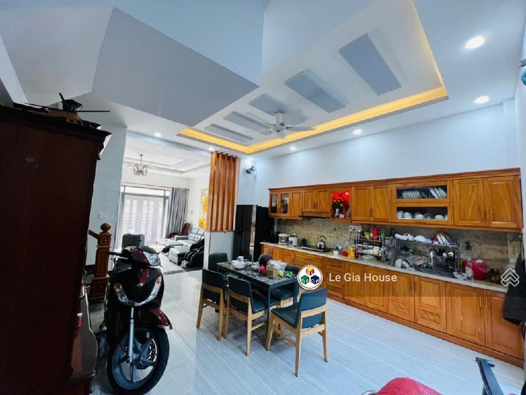 9.3 tỷ  ngang 6m  nhà 3 tầng hoàn công đầy đủ  hxh đỗ cửa