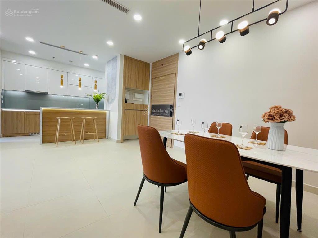 Anh chị nhà em do chuyển công tác cần cho thuê lại căn hộ đang ở tại the zei tk 3pn chỉ 22tr thôi ạ