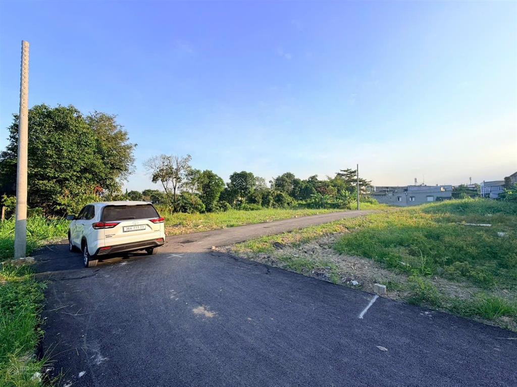 Bán đất lô góc 2 mặt tiền (dt 73m2) sổ riêng thổ cư 100% đường oto p. bửu hoà. giá chỉ 1,950 tỷ