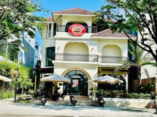 Đẳng cấp thật sự 690m mặt tiền trần hưng đạo đối diện cầu tình yêu. đang cho highland thuê 150tr.