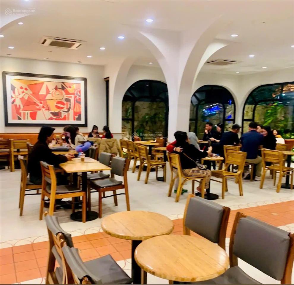 Đẳng cấp thật sự 690m mặt tiền trần hưng đạo đối diện cầu tình yêu. đang cho highland thuê 150tr.