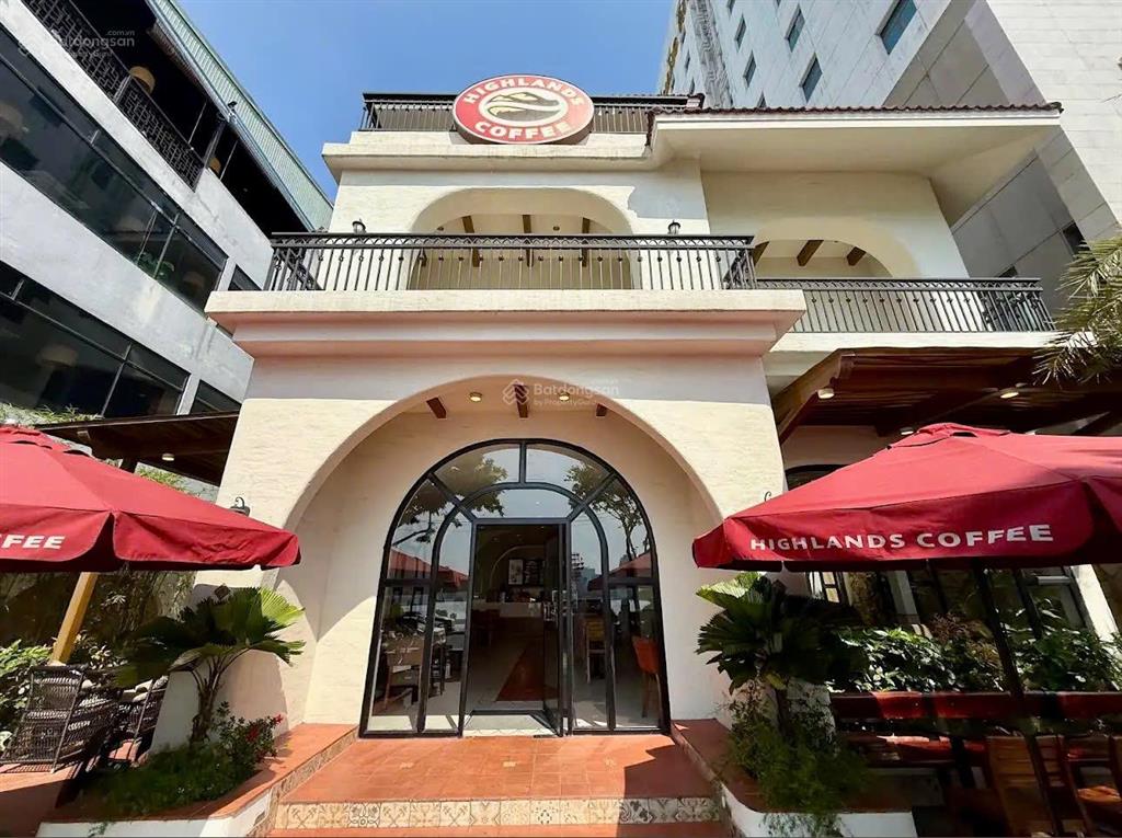 Đẳng cấp thật sự 690m mặt tiền trần hưng đạo đối diện cầu tình yêu. đang cho highland thuê 150tr.