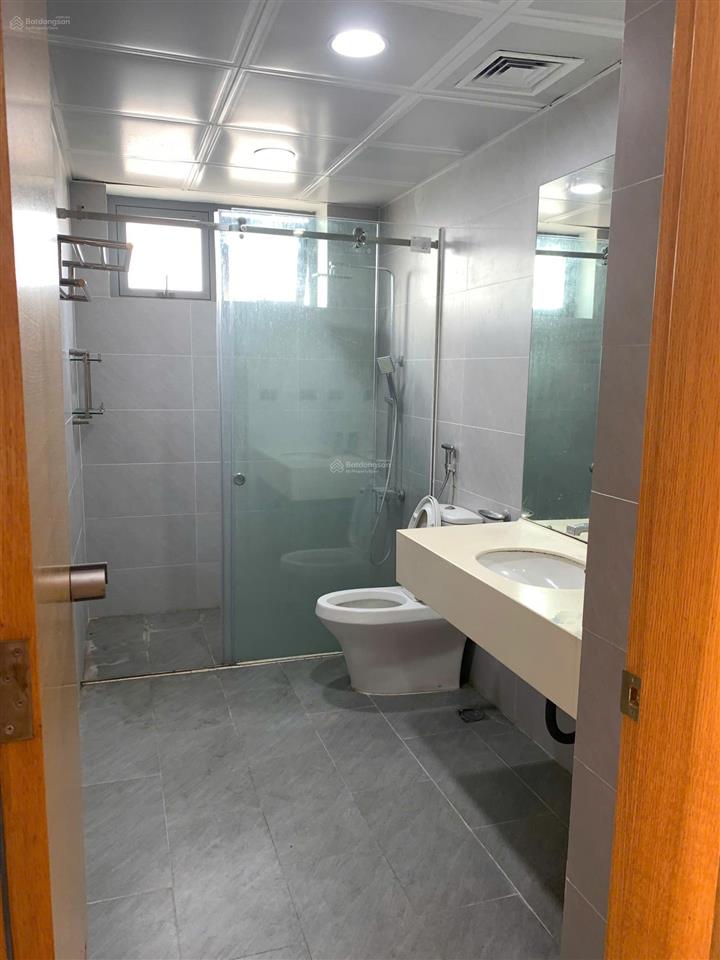 Do không có nhu cầu sử dụng, nhà em cần bán căn hộ 03 phòng ngủ tại tháp a.