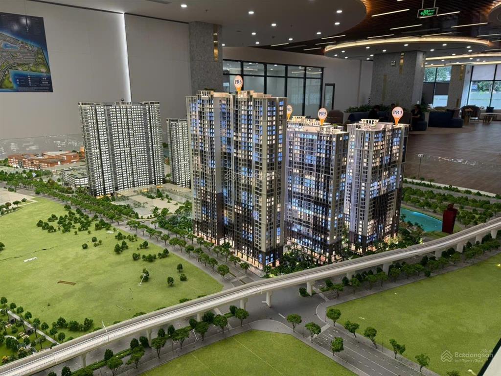 Bán shop chân đế căn góc mặt sảnh,mặt đường lớn  13 tỷ cho thuê 60triệu/tháng