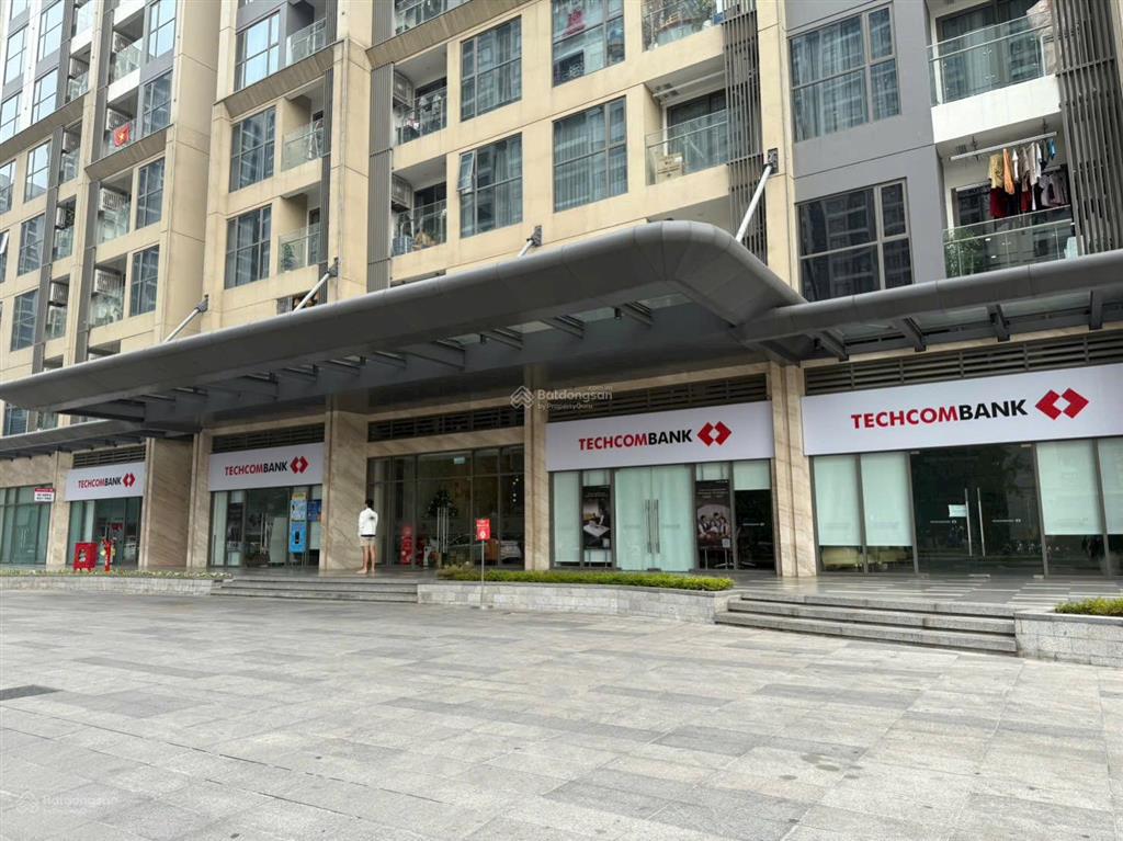 Bán shop chân đế căn góc mặt sảnh,mặt đường lớn  13 tỷ cho thuê 60triệu/tháng