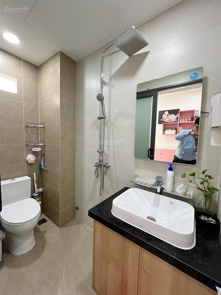 Nhà sát mặt tiền đường phạm hùng