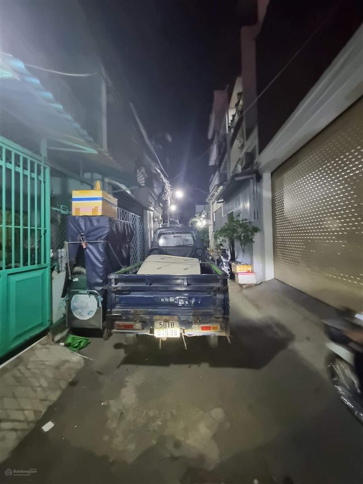 Nhà sát mặt tiền đường phạm hùng