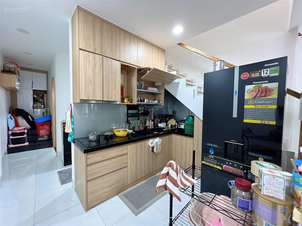 Nhà sát mặt tiền đường phạm hùng