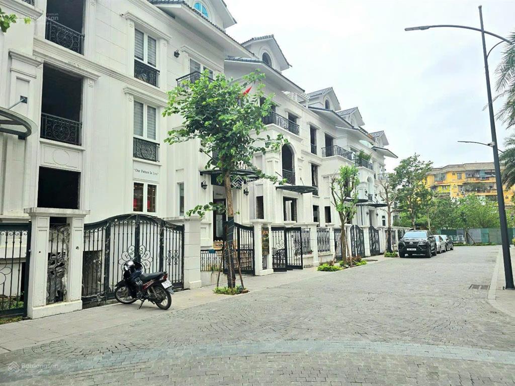 Bán lô biệt thự hdi tây hồ view vườn hoa, 2 mặt thoáng trước sau, sẵn sổ, dt 135m2 cách hồ tây 300m