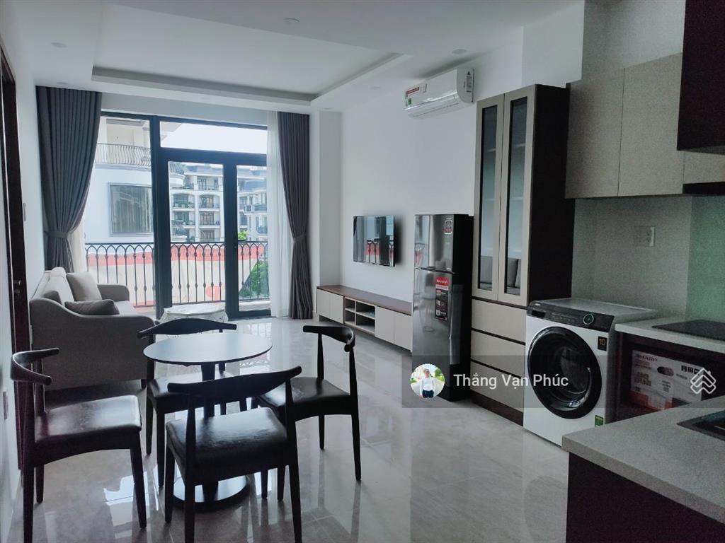 Cho thuê căn hộ 2 phong ngủ, đầy đủ nội thất, nhà mới ở ngay, có ban công thoáng, phòng sáng đẹp