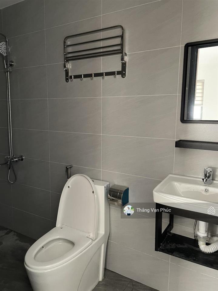 Cho thuê căn hộ 2 phong ngủ, đầy đủ nội thất, nhà mới ở ngay, có ban công thoáng, phòng sáng đẹp