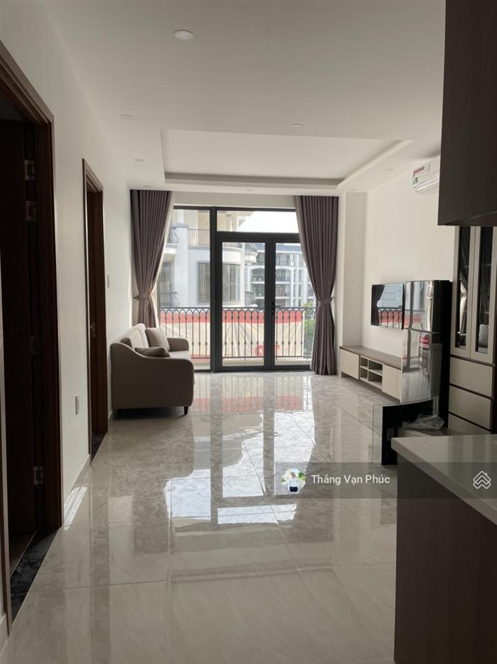 Cho thuê căn hộ 2 phong ngủ, đầy đủ nội thất, nhà mới ở ngay, có ban công thoáng, phòng sáng đẹp