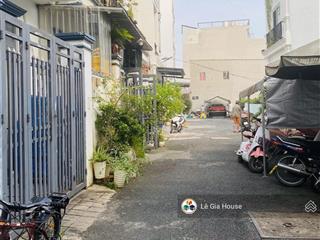 Nhà 3 tầng  siêu đẹp  đường rộng rãi ô tô ngủ trong sân gía chỉ 5.75 tỷ