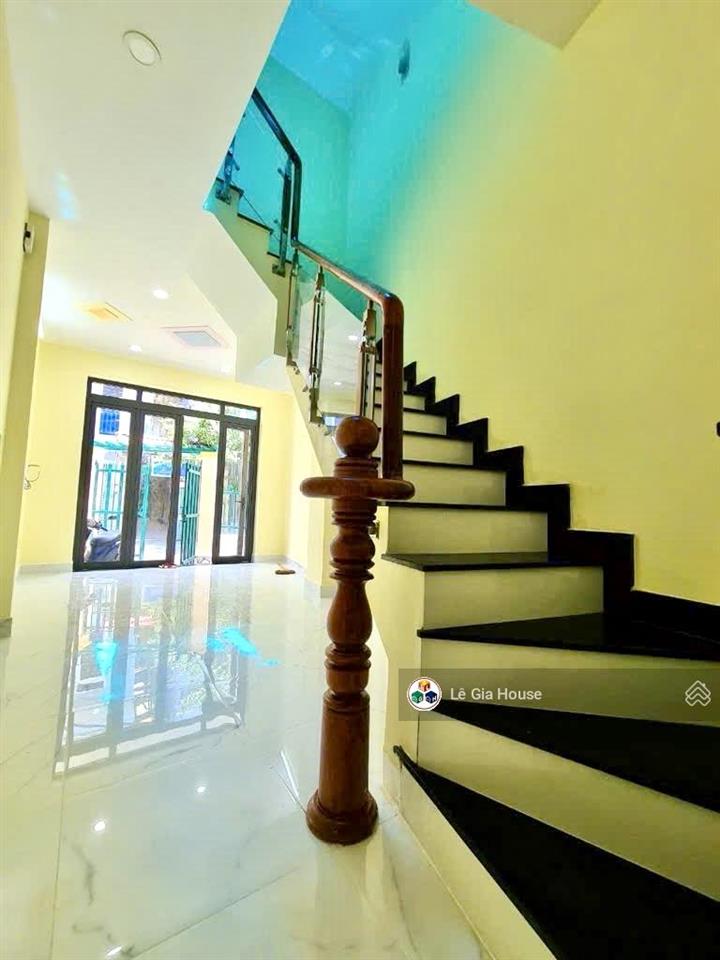 Nhà quận 2 vị trí đẹp đầy đủ tiện ích lô góc, đường lớn xe hơi tránh nhau nhà 3 tầng 4pn chỉ 4,9tỷ