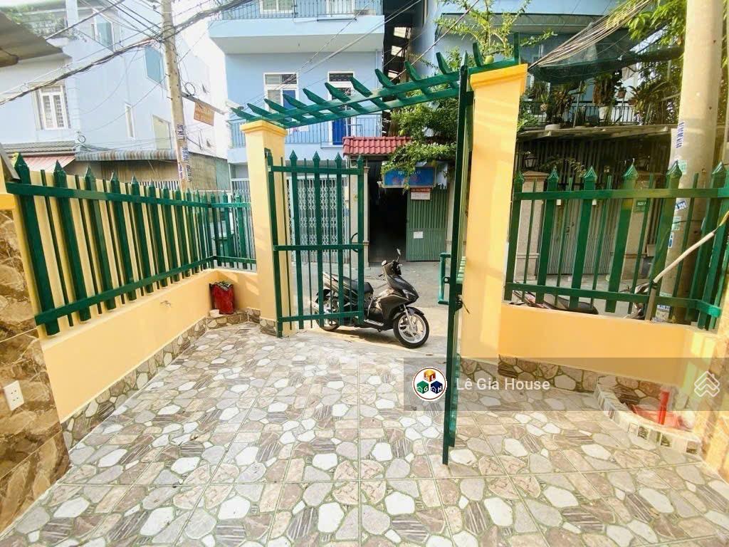 Nhà quận 2 vị trí đẹp đầy đủ tiện ích lô góc, đường lớn xe hơi tránh nhau nhà 3 tầng 4pn chỉ 4,9tỷ