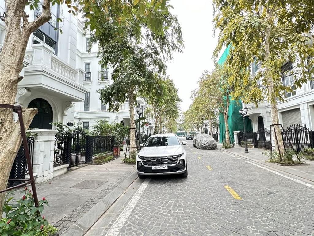 Đến kì trả ngân hàng chủ cần bán gấp biệt thự việt hưng  222m2 x 4t, mt 15m, giá 52tỷ