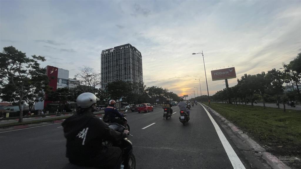 1.300m2 ngang 35m đất 3 mặt tiền phạm văn đồng xây toà nhà văn phòng, nhà hàng, ks chỉ 185 tỷ tl