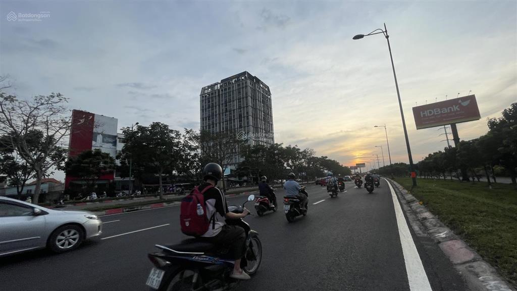 1.300m2 ngang 35m đất 3 mặt tiền phạm văn đồng xây toà nhà văn phòng, nhà hàng, ks chỉ 185 tỷ tl