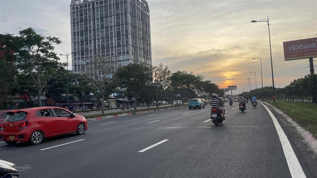 1.300m2 ngang 35m đất 3 mặt tiền phạm văn đồng xây toà nhà văn phòng, nhà hàng, ks chỉ 185 tỷ tl