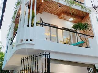 Ngôi nhà như thơ  hẻm đường hoà hảo quận 10  cách mặt tiền 15m.