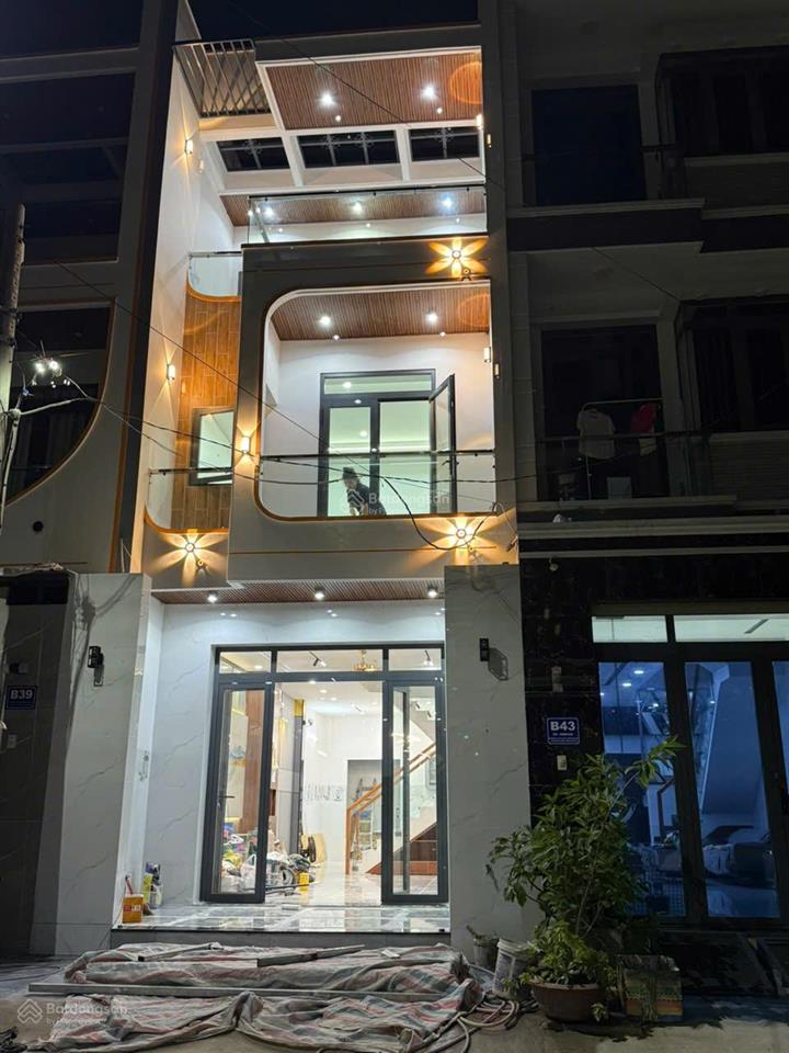 Hailongreal nhà 4.25tỷ, dt 4.2x15m, 4 tầng, mới 100%, lê văn lương nối dài, long hậu, đường 10m