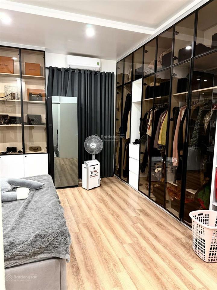 Bán nhà hoàng hoa thám ba đình lô góc 43m x 5t mt 5.6m ngõ thông 12 tỷ