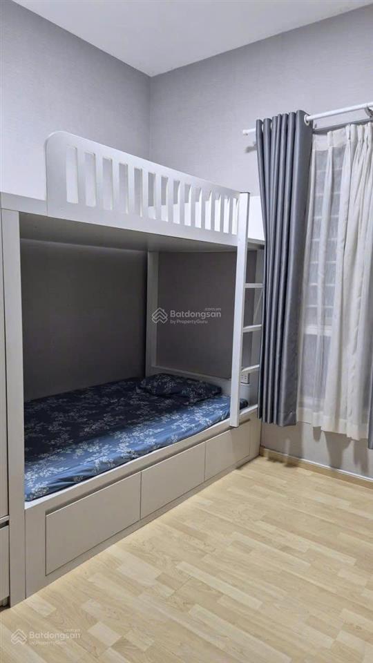 Bán ch phú mỹ, q7. dt 90m2, 2pm, 2wc, sổ hống giá 5.2 tỷ. hà 0917 987 ***