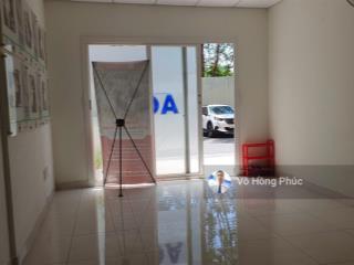Bán căn shophouse b4, 68 m2 thiết kế 2 pn, tiện ở + kinh doanh, 3.4 tỷ, sang tên ngay