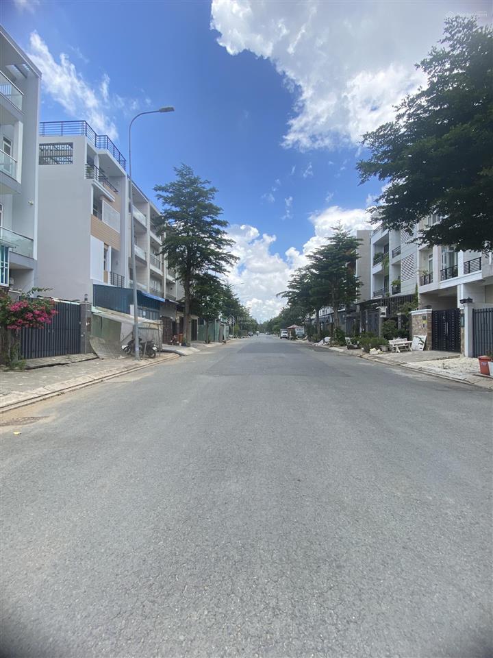 Chủ kẹt tiền ăn tết bán gấp nền đất đường 22m dự án đại phúc green villas, giá tốt 78tr/m2, 100m2.