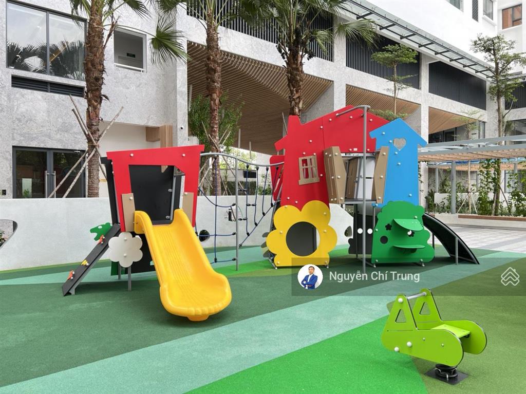 Kẹt vốn kinh doanh, cần bán căn hộ full nội thất, tầng đẹp, view đẹp 2,3 tỷ