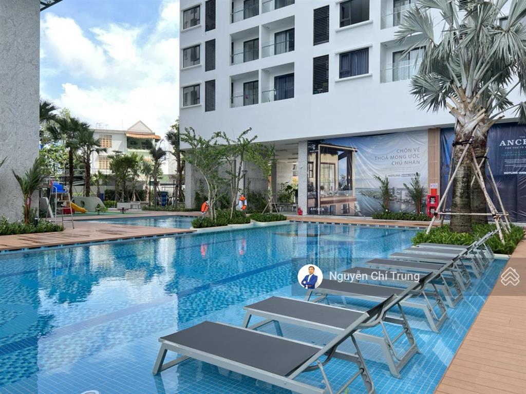 Kẹt vốn kinh doanh, cần bán căn hộ full nội thất, tầng đẹp, view đẹp 2,3 tỷ