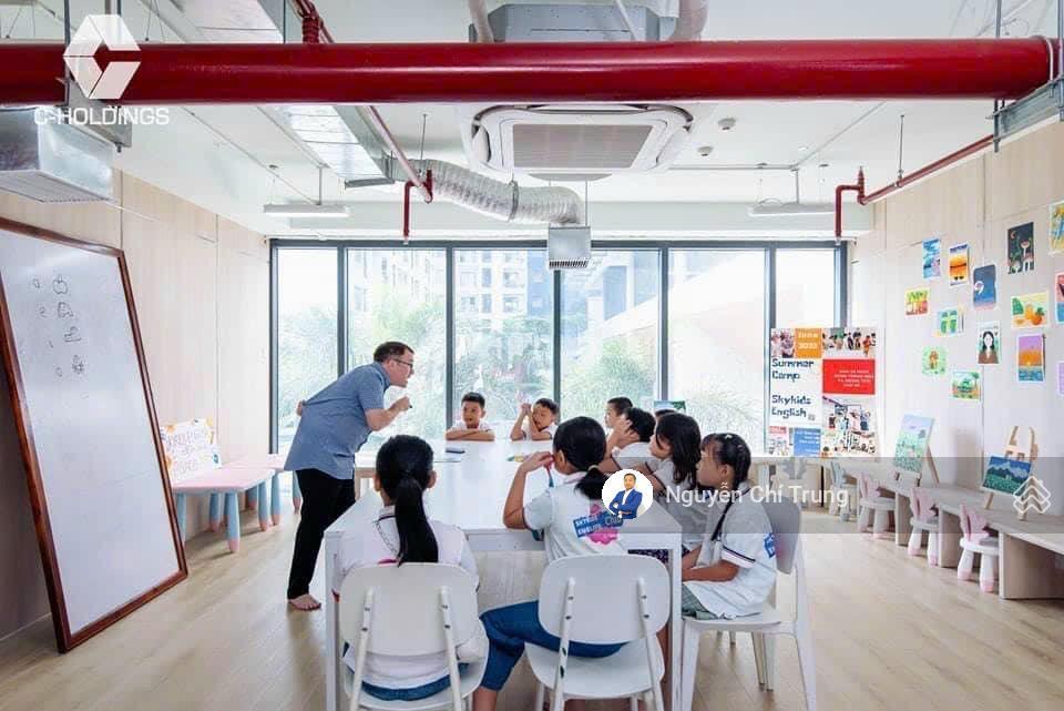 Kẹt vốn kinh doanh, cần bán căn hộ full nội thất, tầng đẹp, view đẹp 2,3 tỷ