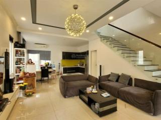 Nhà phố view công viên thoáng mặt trước và mặt sau, nhà hướng mát 3 phòng ngủ 1 phòng thờ, 4wc