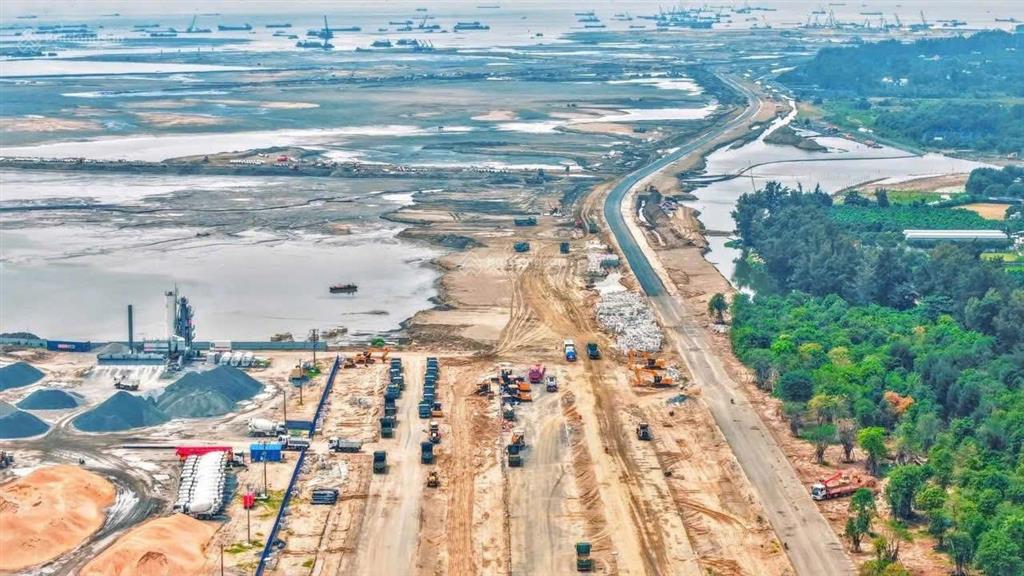 Bán căn nhà phố khu trung tâm as27 thông 2 đầu dt 75m2 xây dựng 1 trệt 3 lầu gần biển giá 11 tỷ cđt