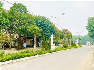 Biệt thự trục đường đôi ngay cổng chính. hơn 300m2 mà giá chỉ có 6x/m2 thôi. giá rẻ ngã ngửa !!!
