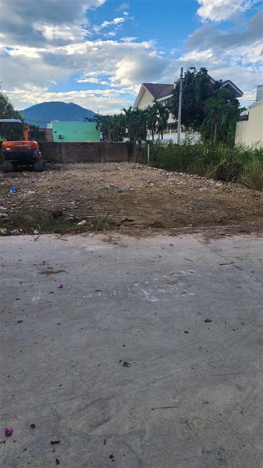 Đất phú trung, vĩnh thạnh đường ô tô tải thông 4 phía, cách chợ và trường học chỉ 700m, sẵn sổ hồng