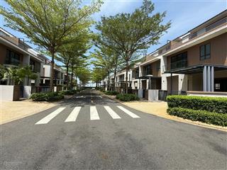 Bán nhà phố góc đẹp zone 8 swanbay, giá chỉ 10,5 tỷ