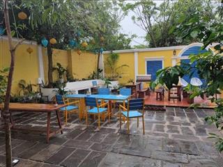 Bán villa hội an đang có dòng tiền 55triệu/tháng. giá bán gấp. dt 330m2 tặng kèm 200m2 đất ngoài sổ