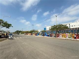 Cần bán biệt thự đối diện cổng bệnh viện và trường đại học.trục đường 27m thông đến sông.giá bán lỗ