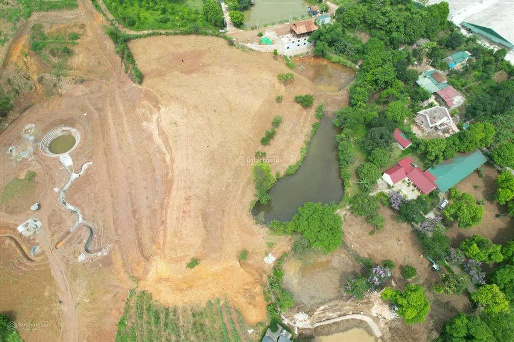 Gia đình cần bán gấp khuôn viên nhà vườn dt 14500m2 tại xóm đá bạc, liên sơn, lương sơn, hb