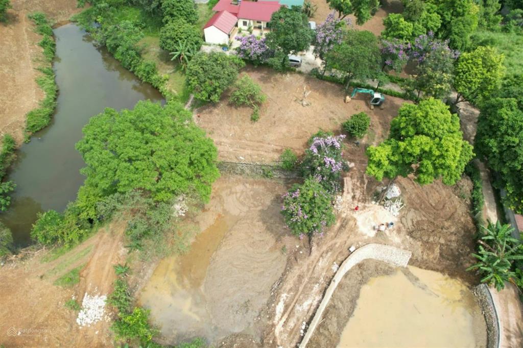 Gia đình cần bán gấp khuôn viên nhà vườn dt 14500m2 tại xóm đá bạc, liên sơn, lương sơn, hb