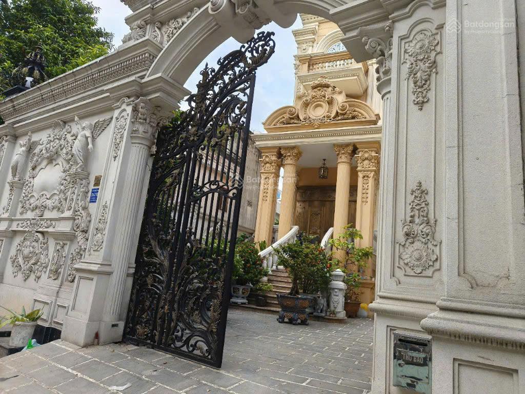 Biệt thự duy nhất tại tân bình 2mt hầm 4 lầu thang máy 11m x 32m giảm ngay 8 tỷ, còn 65 tỷ