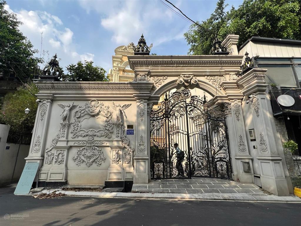 Biệt thự duy nhất tại tân bình 2mt hầm 4 lầu thang máy 11m x 32m giảm ngay 8 tỷ, còn 65 tỷ