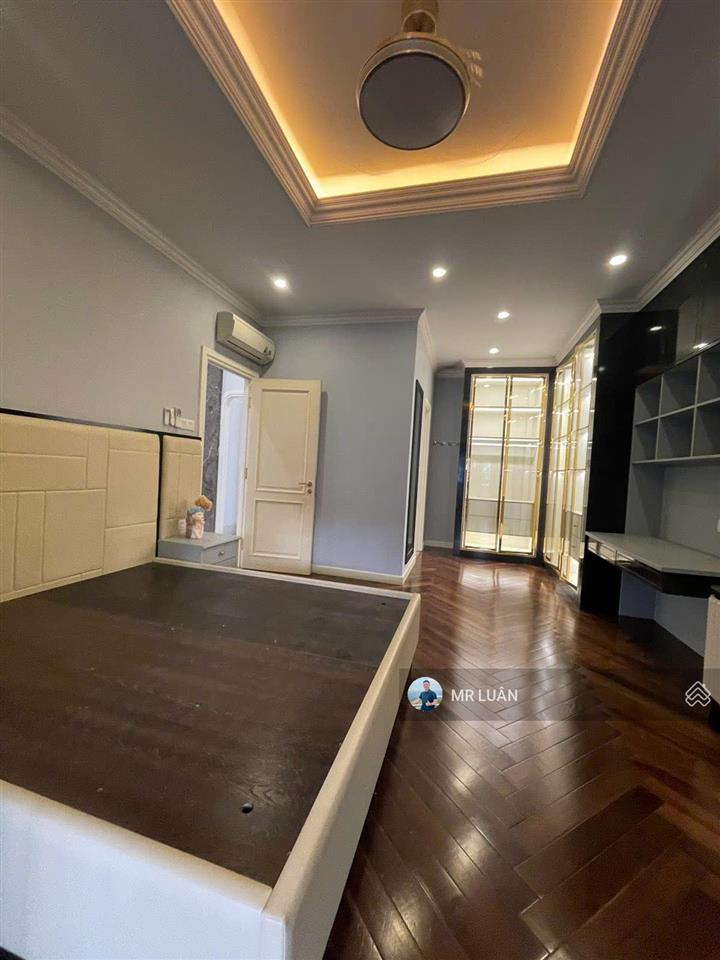 Biệt thự khu compound 24/24. 357a nguyễn trọng tuyển, dt 9x15m  4 tầng, thang máy, giá 49 tỷ tl