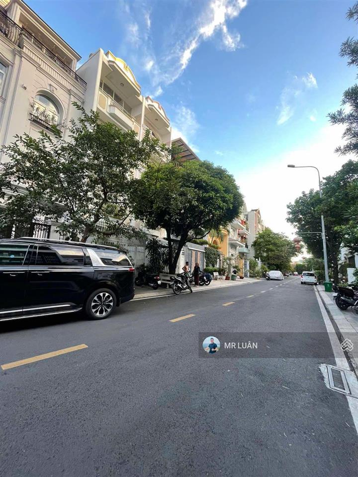 Biệt thự khu compound 24/24. 357a nguyễn trọng tuyển, dt 9x15m  4 tầng, thang máy, giá 49 tỷ tl